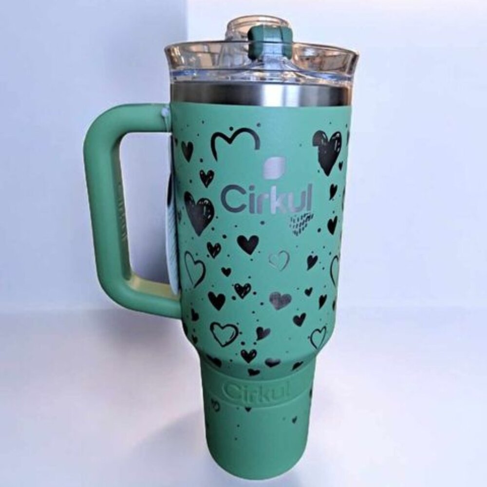Cirkul 40 oz Stainless Steel Tumbler Laser Engraved Hearts Raining Themed Green